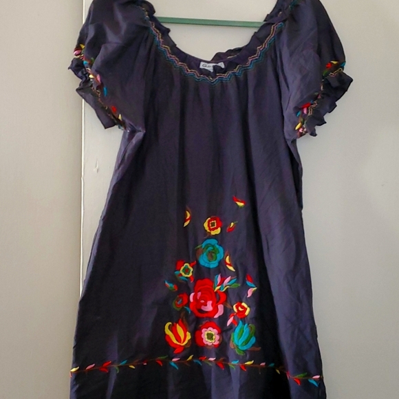 Cute Options embroidered summer dress 👗 - Picture 2 of 8